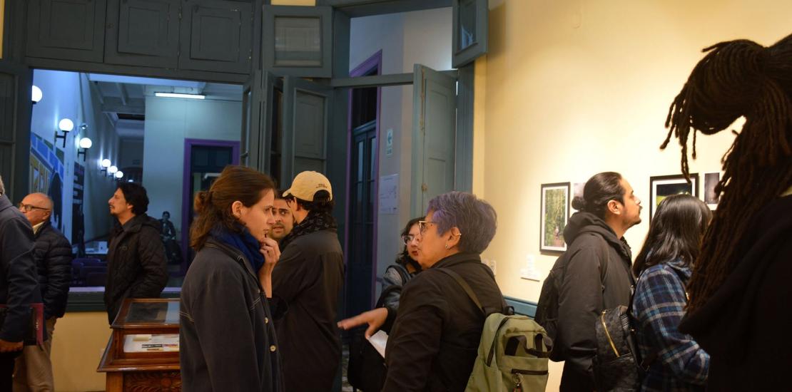Exposición HABITAR EL VÍNCULO fotografía / historieta de Éloïse Boitelle y José Carlos Chihuán Trevejo.
