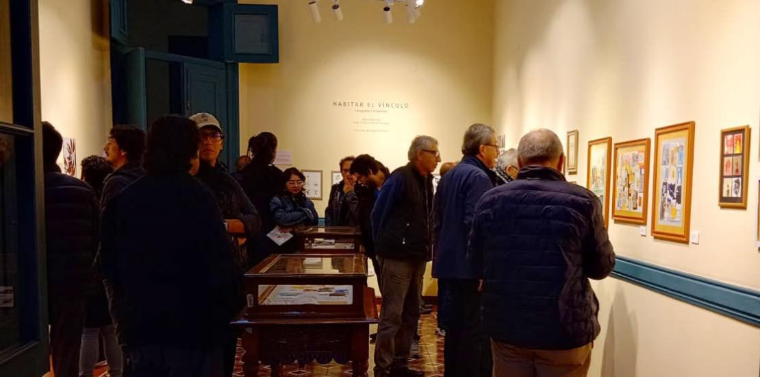 Exposición HABITAR EL VÍNCULO fotografía / historieta de Éloïse Boitelle y José Carlos Chihuán Trevejo.