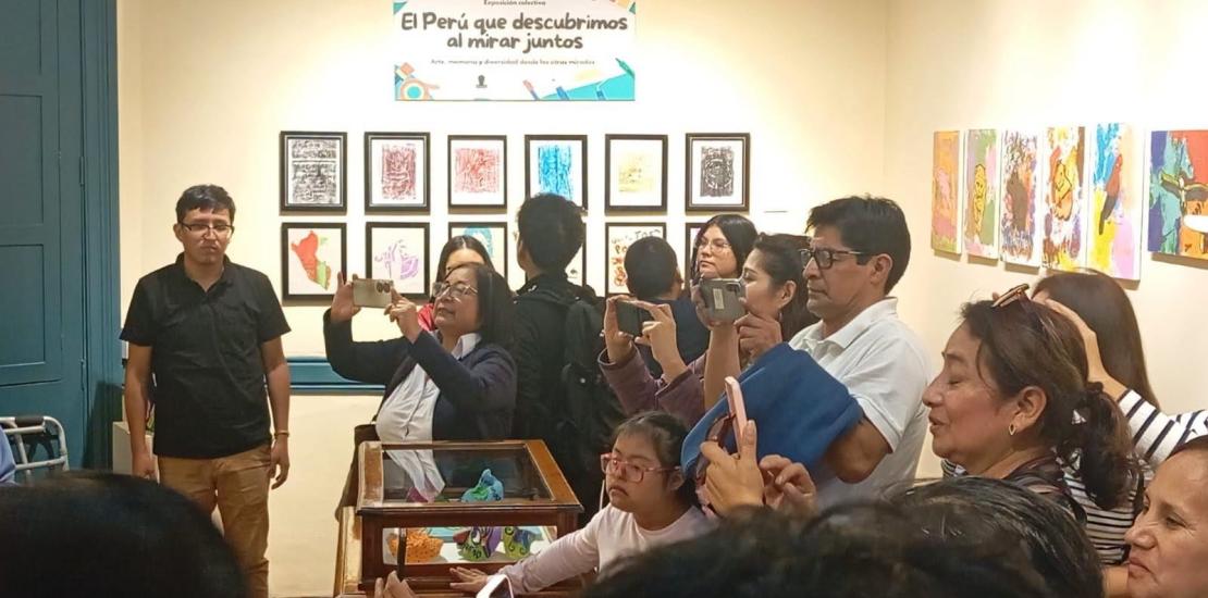 Exposición colectiva. El Perú que descubrimos al mirar juntos. de CAPACIARTE