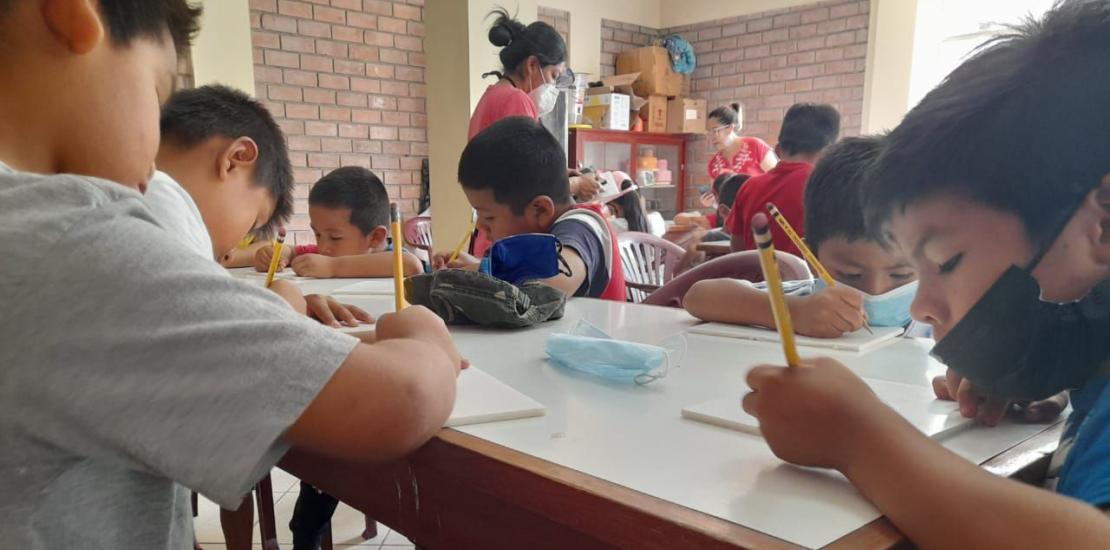 Taller presencial en la Capilla Cristo de la Paz AAHH José Carlos Mariátegui.